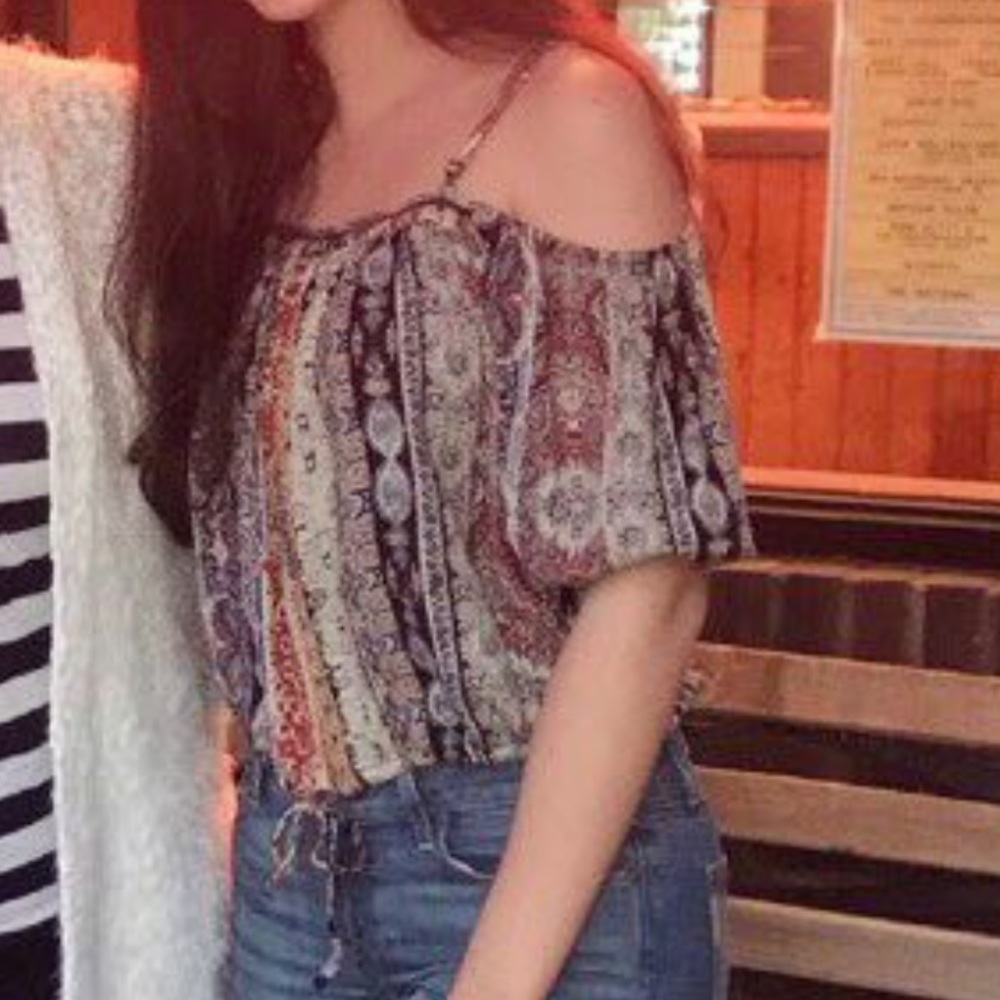 Anama cold shoulder top
